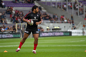 Christopher Tolofua s'échauffe avant la rencontre entre le Stade toulousain et le Montpellier Hérault rugby le 6 mai 2012 au Stadium de Toulouse. (définition réelle 5 184 × 3 456)