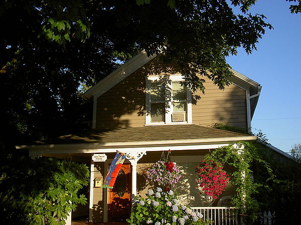 Historic Gothic Revival house, Willamette District