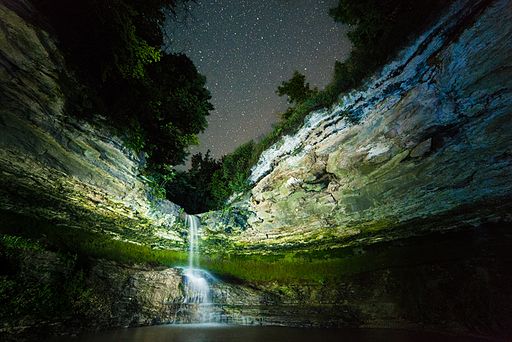 Saharna, cascada noaptea