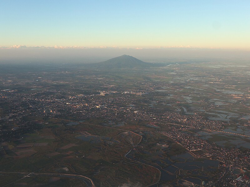 File:San Fernando City-Santo Tomas, Mount Arayat from air (Pampanga; 12-09-2023).jpg