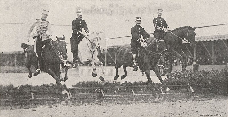 File:Saut par quatre - Concours Hippique de Paris 1900.jpg