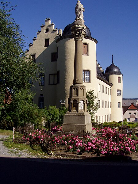 File:SchlossOberschwarzach.JPG