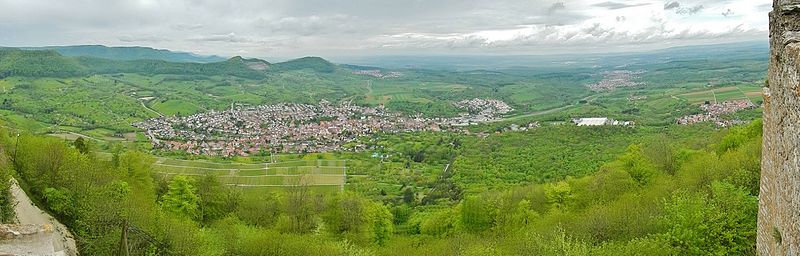 File:Schwäbische Alb und Blick Richtung Stuttgart - panoramio.jpg