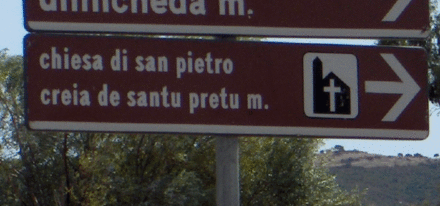 Bilingual Italian–Sardinian road sign in Siniscola