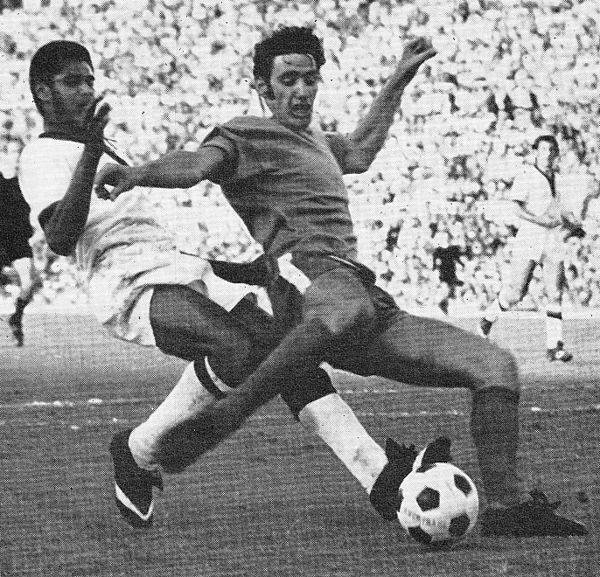 Chinaglia playing for Biancocelesti, opposed by Nené of Cagliari, c. 1970