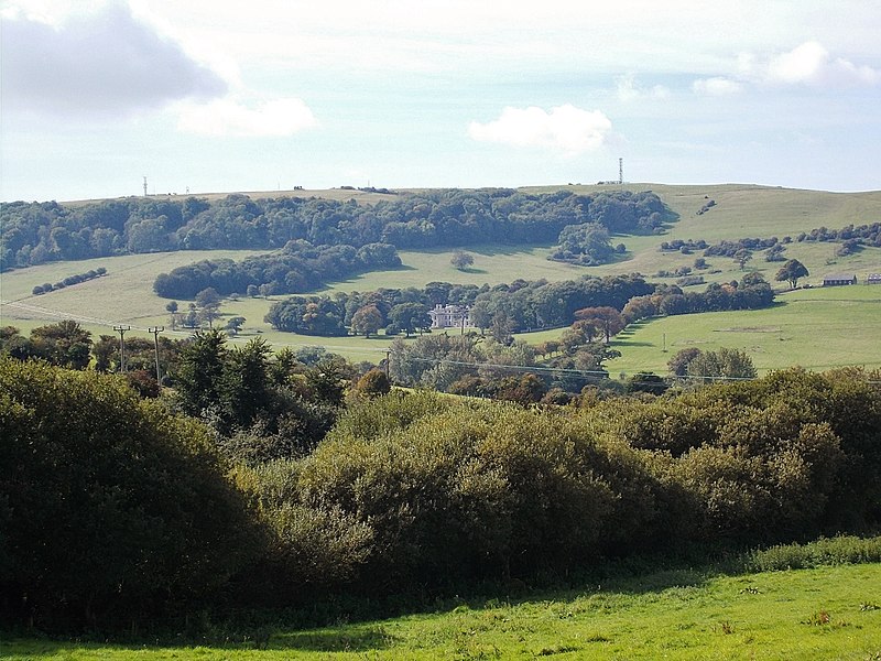 File:Setting of Appuldurcombe House, near Wroxall, Isle of Wight, UK.jpg