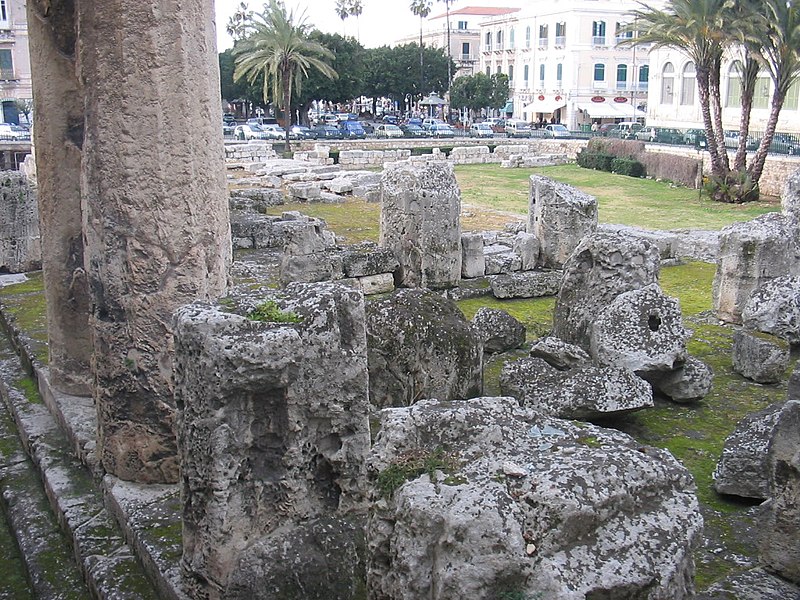 صورة:Siracusa-tempio di apollo.jpg