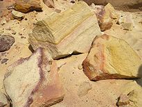 סלע חול צבעוני במכתש הקטן
