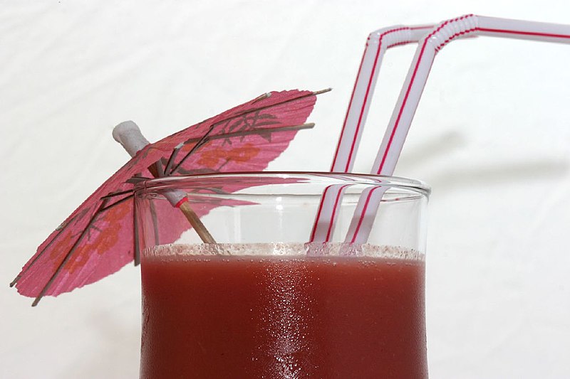 File:Smoothie with umbrella and straws (279980470).jpg