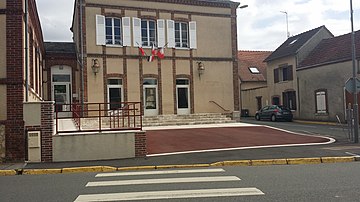 File:Sours_-_09_-_Mairie.jpg