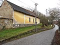 Čeština: Žlutý dům ve Střížovicích (obec Kropáčova Vrutice). Okres Mladá Boleslav, Česká republika. English: Yellow house in Střížovice village (Kropáčova Vrutice municipality), Mladá Boleslav District, Czech Republic.