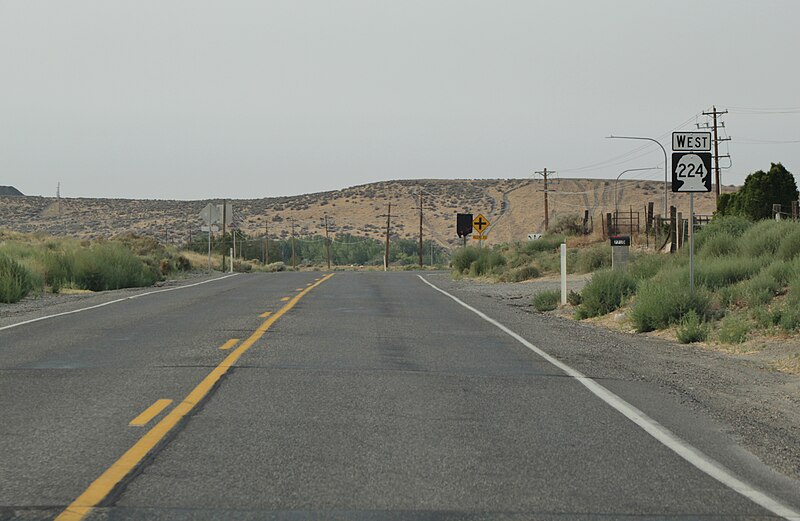 File:State Route 224 westbound approaching Kiona, WA.jpg