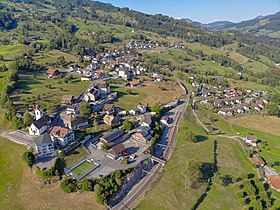 Vista aerea del villaggio di Steinerberg nell'estate 2018