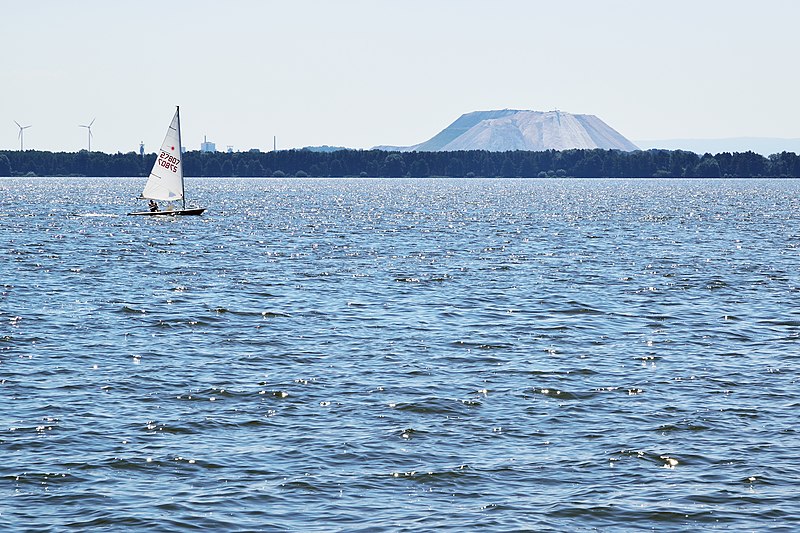 File:Steinhuder Meer Abraumhalde.jpg