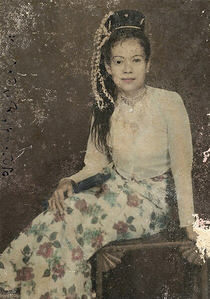 File:Studio portrait of a woman in Burma, ca. 1910.jpg