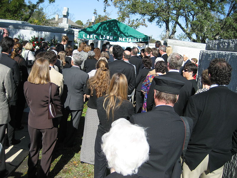 File:TadJonesFuneral LakeLawnMetaireTent.jpg