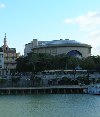 Description de l'image Teatro de la Maestranza, Guadalquivir.jpg.