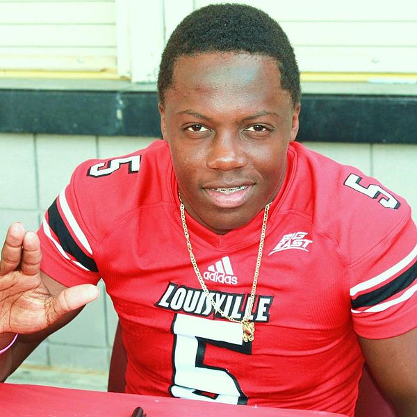 File:Teddy Bridgewater poses for fan day.jpg