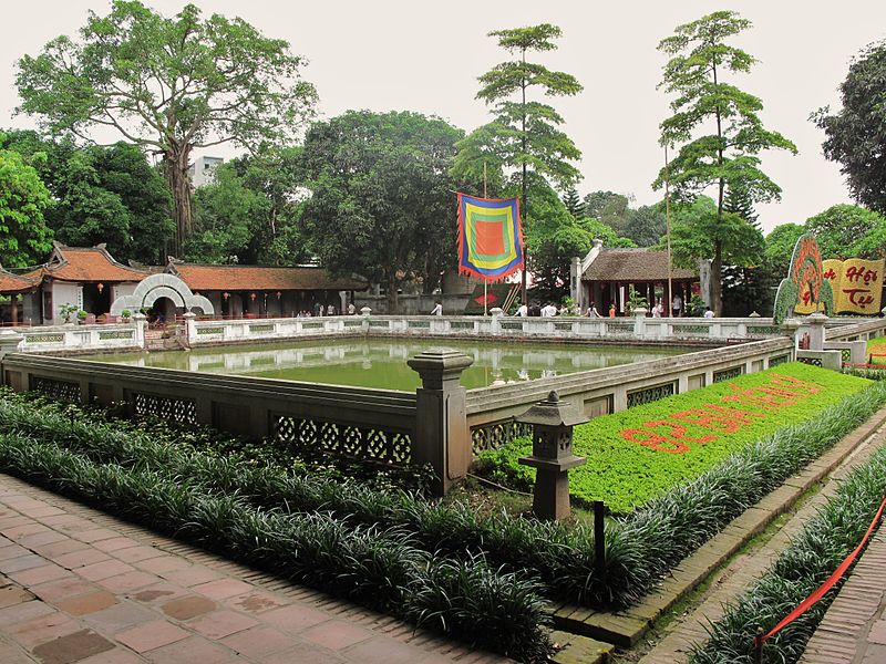 File:Temple of literature courtyard (7360543632).jpg