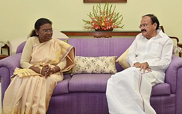 Jharkhandeko Draupadi Murmu gobernadoreak, Shri M. Venkaiah Naidu lehendakariordeari deitu zion, New Delhi 2017.08.11