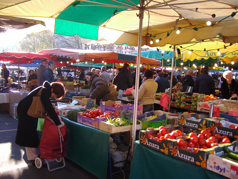 File:The Market St Quentin.JPG