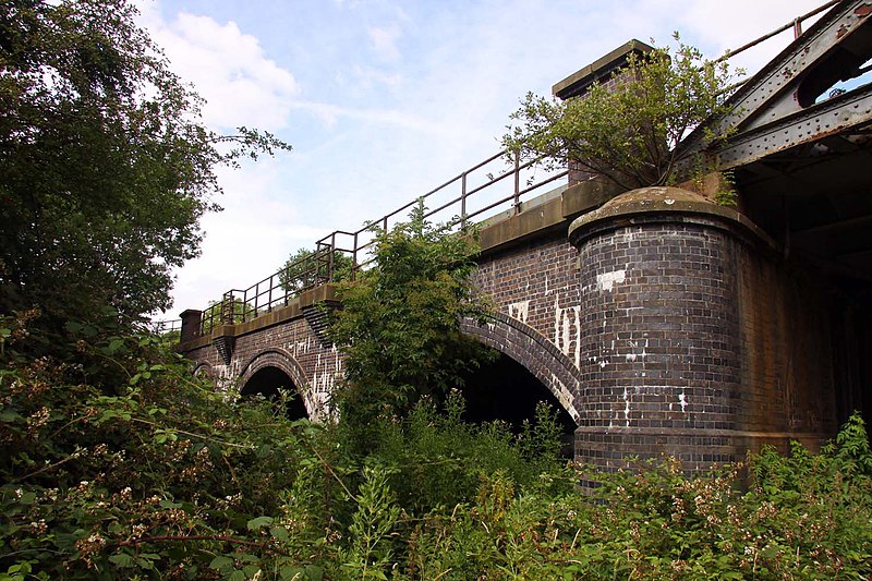 File:The Oxford end of Nuneham Viaduct - geograph.org.uk - 2057599.jpg