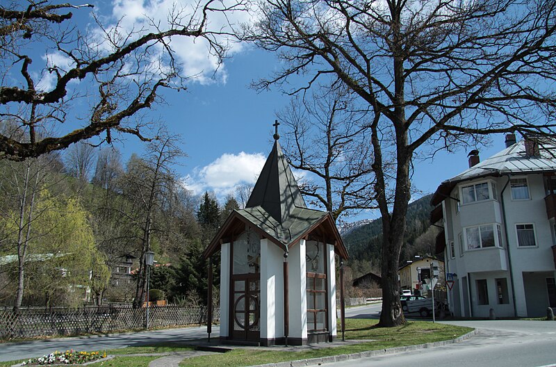 File:Thumersbach village, part of Zell am See in 2011 (6).JPG