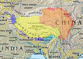 alt=\nSimbología███ El «Gran Tíbet», como lo reclaman los grupos tibetanos del exilio.████  Áreas autónomas tibetanas, según la designación china.██ Región Autónoma del Tíbet, dentro de China.█ Parte controlada por China, reclamada por India como parte de Aksai Chin.█ Zona controlada por India, reclamada por China como Tíbet Sur.█ Otras áreas históricas dentro de la cultura tibetana.