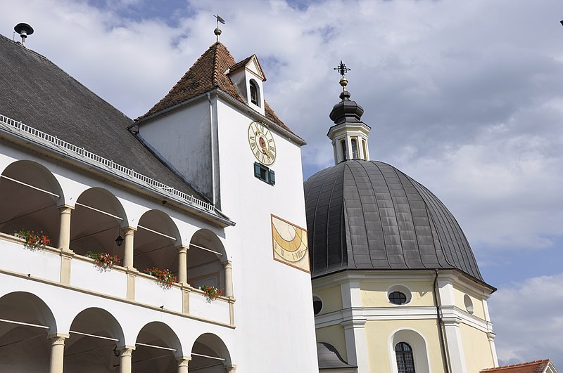 File:Tobelbad Pfarrhof mit Turm.JPG