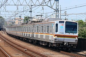 Tokyo-Metro-Series7000 7130.jpg