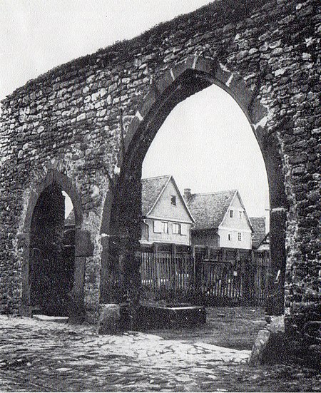 Tor zum Burghof von Praunheim Graebestraße 1911 nach Kronberg verkauft