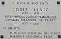 Hrvatski: Spomen ploča na kući u kojoj je živio Josip Linić na Trsatu u Rijeci.