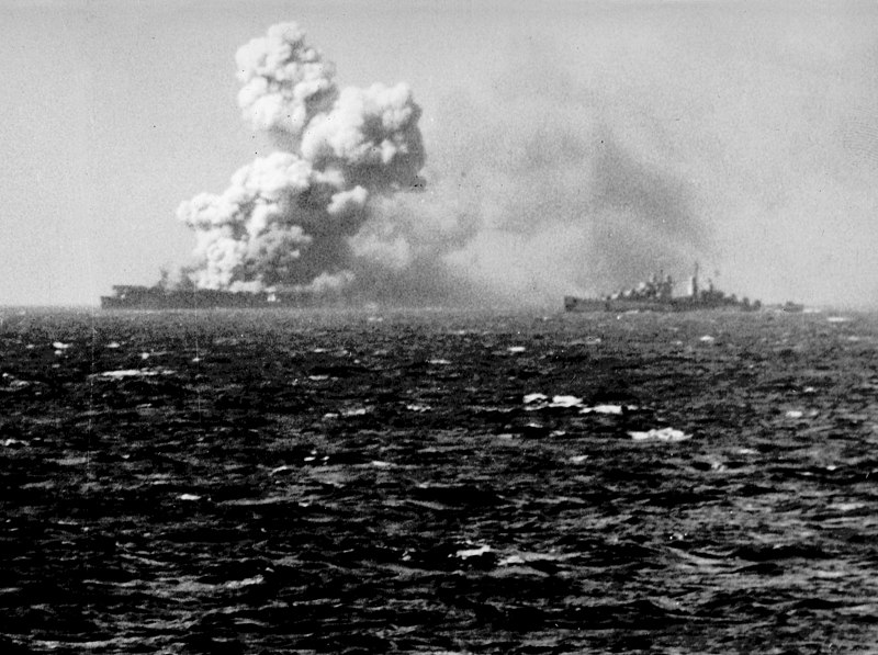 File:USS Princeton (CVL-23) 1944 10 24 1523explosion.jpg