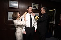 Rear Adm. David J. Venlet is promoted to vice admiral by his wife and Adm. Michael Mullen, Chief of Naval Operations, February 16, 2007.