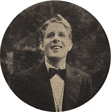 Jazz artist Rudy Vallee. An American singer, actor, and bandleader who rose to fame in the 1920s and 1930s. Vallee, Rudy.jpg