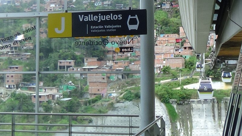 File:Vallejuelos station, Medellin metro.JPG