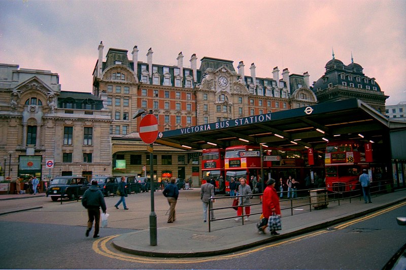 File:Victoria bus station, London, circa 1990.jpg