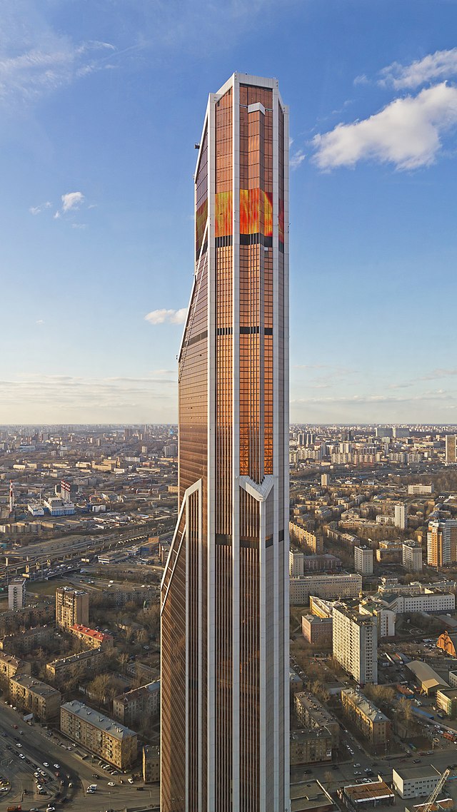 Москва: вид на Меркурий Сити Тауэр со смотровой площадки башни «Империя» (Москва-Сити)