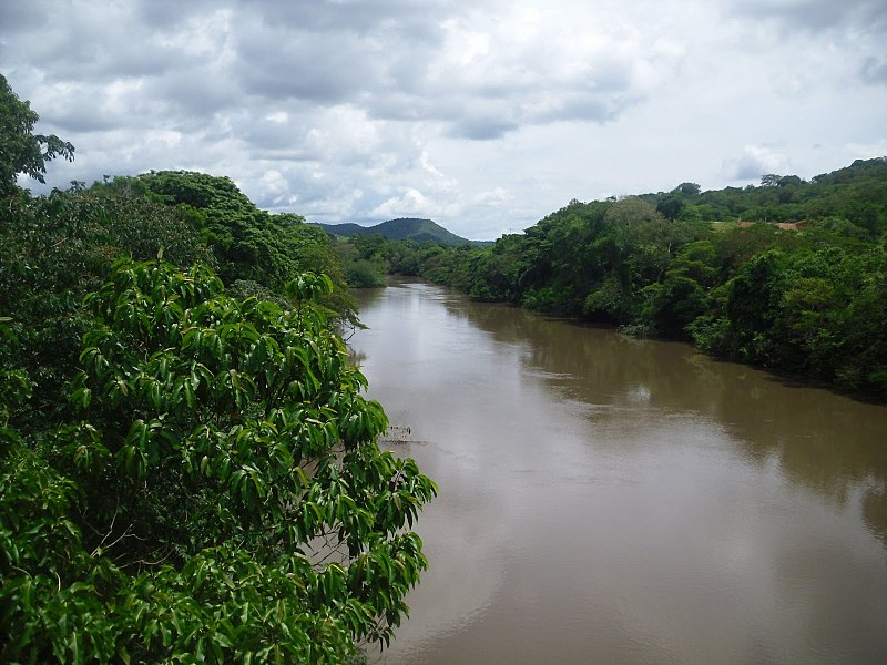 File:Vista Del Rio Yuruari Desde La Entrada Del Pueblo.jpg