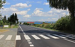 Vrdy, Horní Bučice, road No 17.jpg