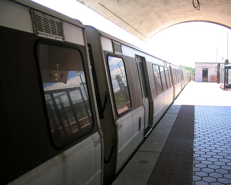 File:Washington DC Metro outside.jpg