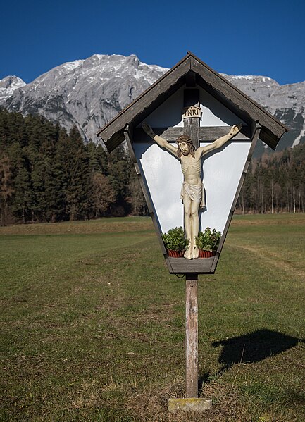 File:Wegkreuz bei Baumkirchen.JPG