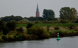 Река Везер при Нинбург с църквата Св. Мартин