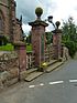 Barat gates St Boniface Gereja, Bunbury, Cheshire.jpg