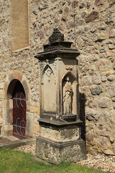 File:Wilsdruff - Am Ehrenfriedhof - Jakobikirche ex 08 ies.jpg