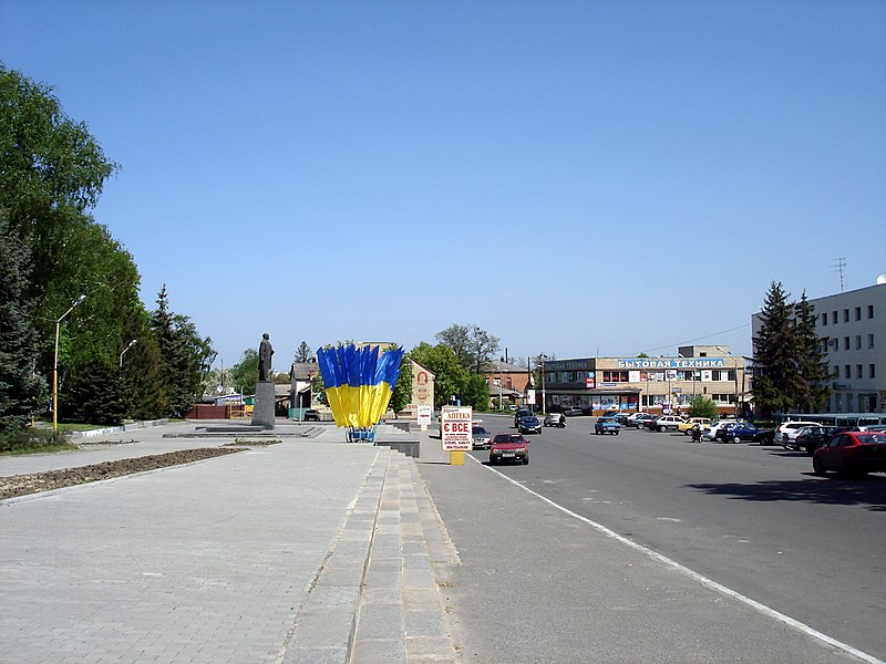 File:Zmiiv (center of the city) 1.jpg