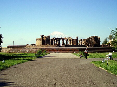 Zvartnots cathedral ruins.jpg