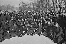 Борците на првиот дивизион, прв батаљон, на втората артилериска бригада, 48 дивизија, во касарната во Скопје, јануари 1945