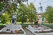 Заболоть. Братська могила радянських воїнів та пам'ятник воїнам-односельцям.jpg