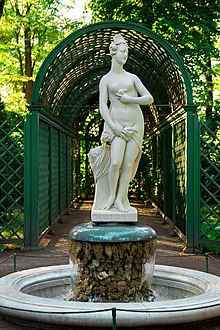 Скульптура Нереиды в Летнем саду, Санкт-Петербург